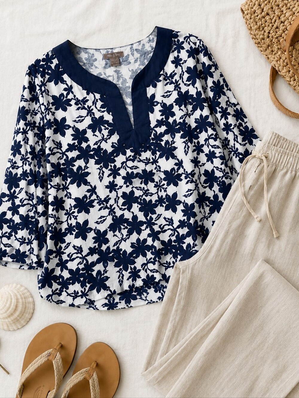 🩵 COTTON Navy and White Floral Knit Top